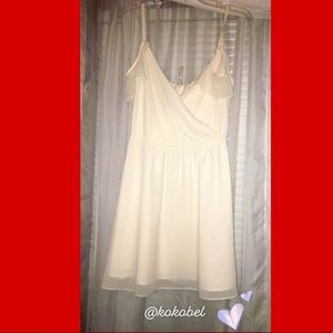 Guess cream colored polyester dress size M